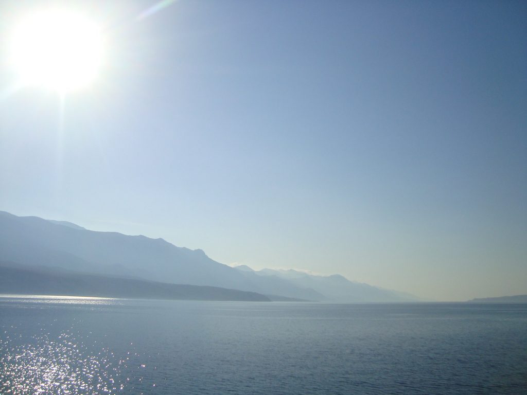 Sunce iznad Velebita i plavi Jadran