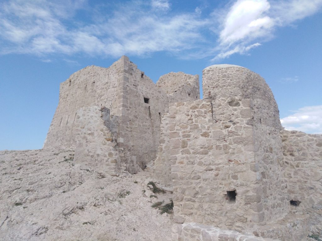 Fortica - ostaci tvrđave na otoku Pagu