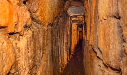 Tunel antičkog vodovoda u Novalju