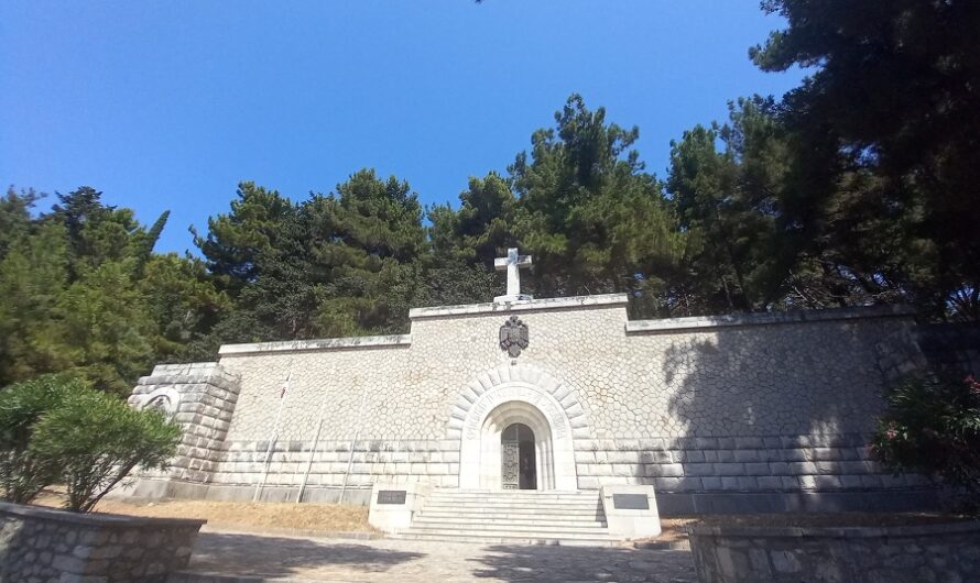 Tamo gde more čuva sećanje: poseta Vidu i Plavoj grobnici